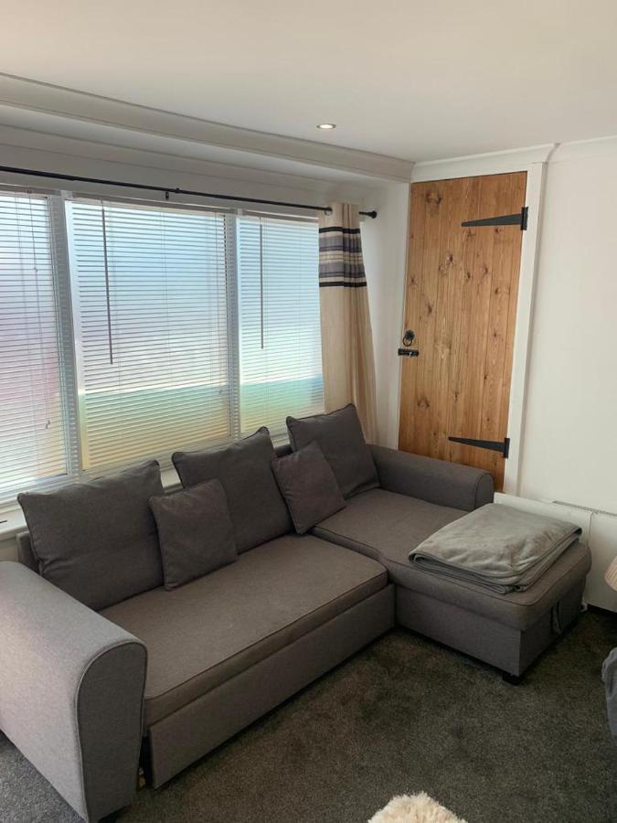 Beautiful Studio Apartment Милфорд-Хейвен Экстерьер фото