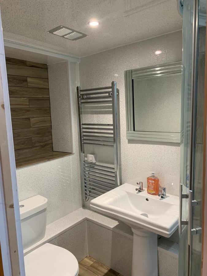 Beautiful Studio Apartment Милфорд-Хейвен Экстерьер фото